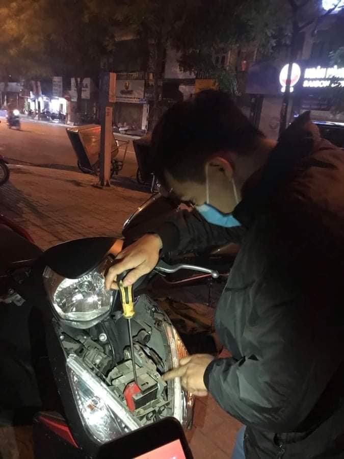 cứu hộ xe máy hết bình