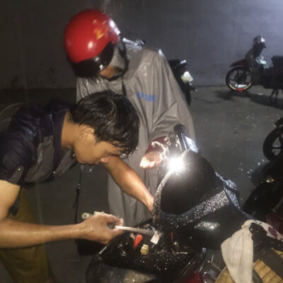 sửa xe máy bị chết máy giữa đường
